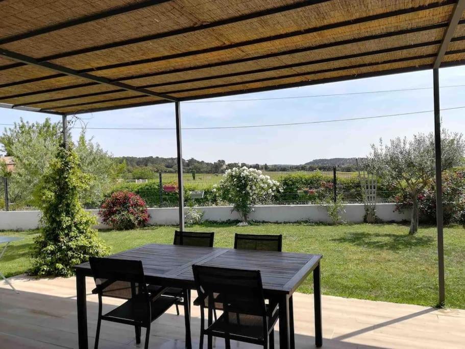 Une Parenthese Face Aux Vignes Sorgues Exterior foto